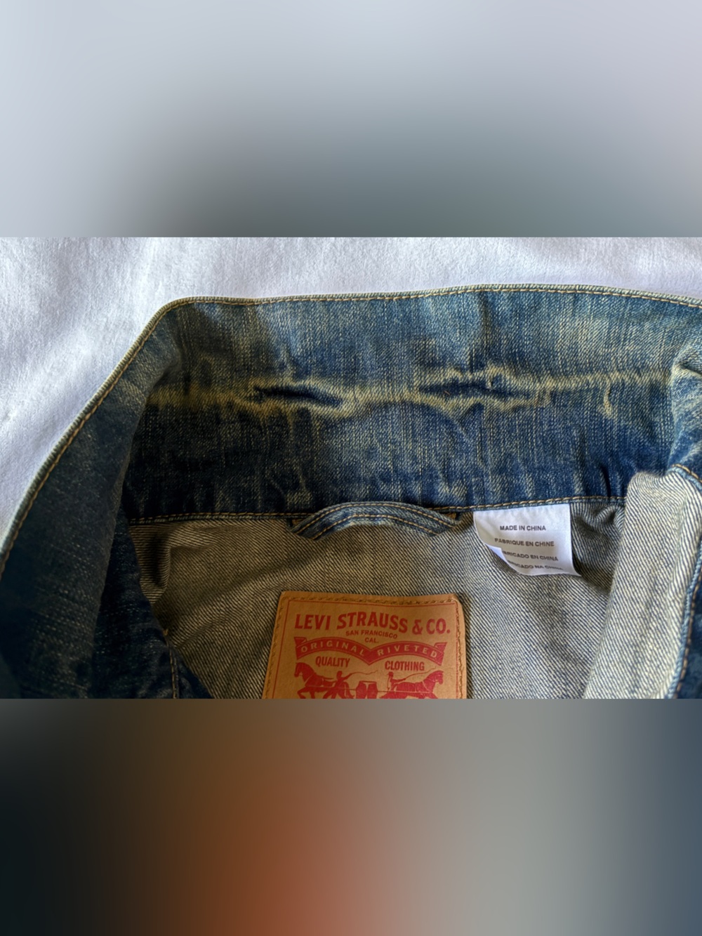 Levi’s Men’s Denim Jacket XL Blue Trucker Button Front Faded Wash Jean Jacket - Picture 8 of 10